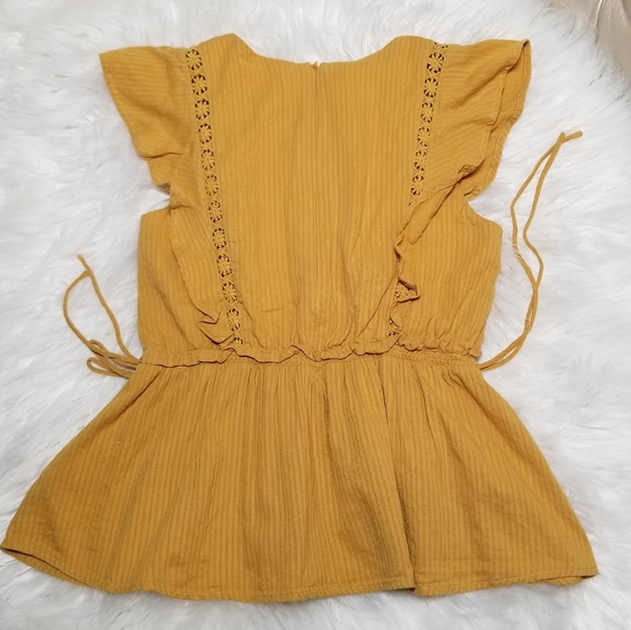 ❌SOLD❌Moon River Yellow Embroidered Ruffle Top Sm - Picture 2 of 8